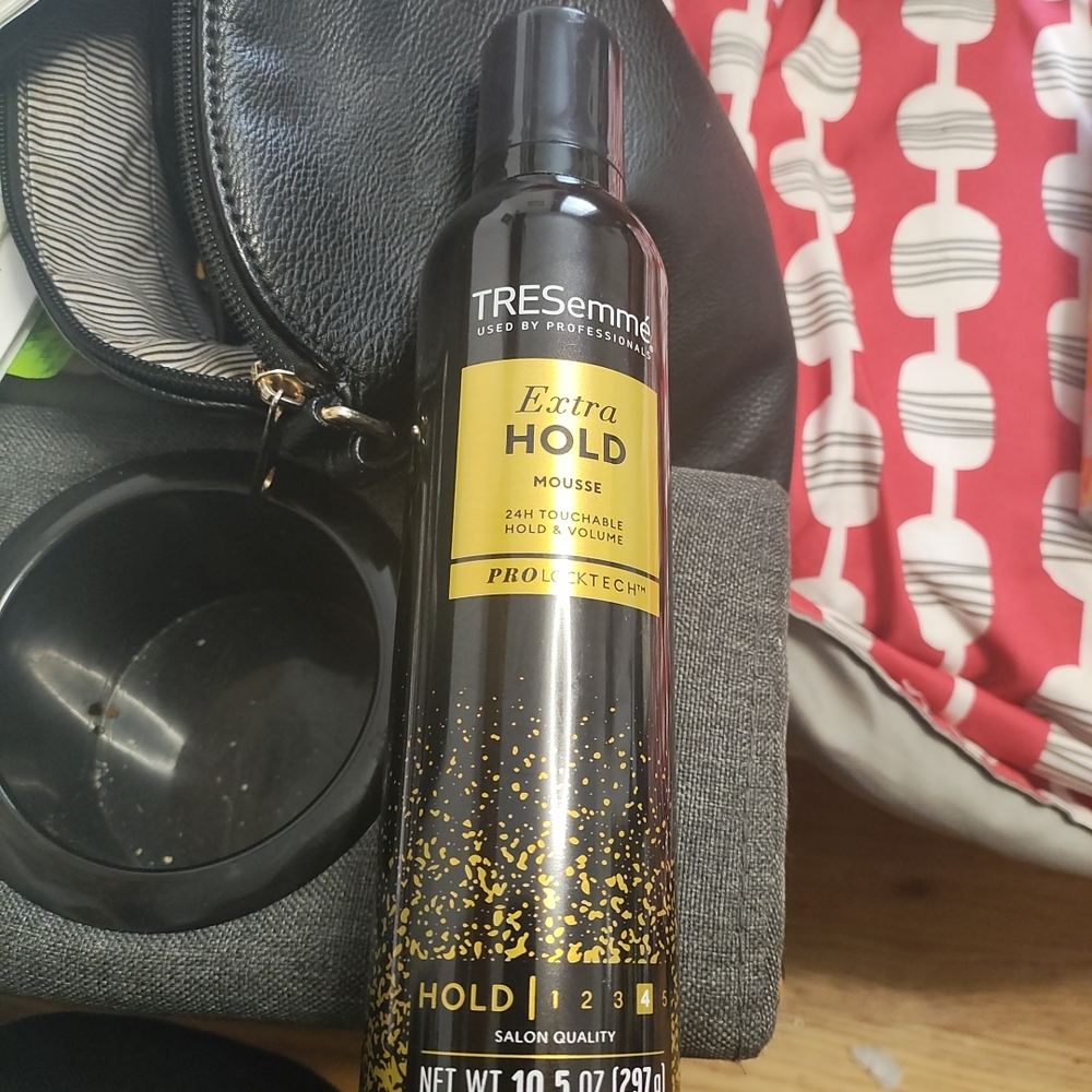 Extra Hold Mousse - Black and Gold